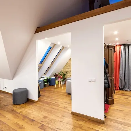 The Cozy Attic In The City Center Apartamento *